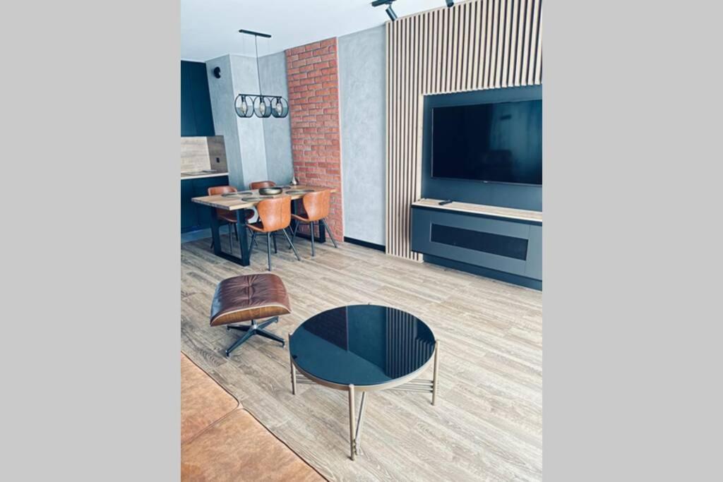 Appartement Apartament Manufaktura Z Bezplatnym Parkingiem à Łódź Extérieur photo